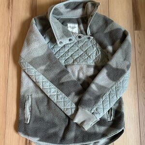 Abercrombie & Fitch Green Camo FleeceQuilted Pullover